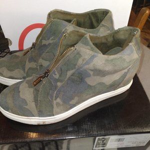 Blondo Camo Wedge Booties